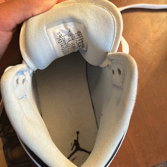 Good condition only one shoe has a crease other than that it’s alright! - Picture 5 of 12